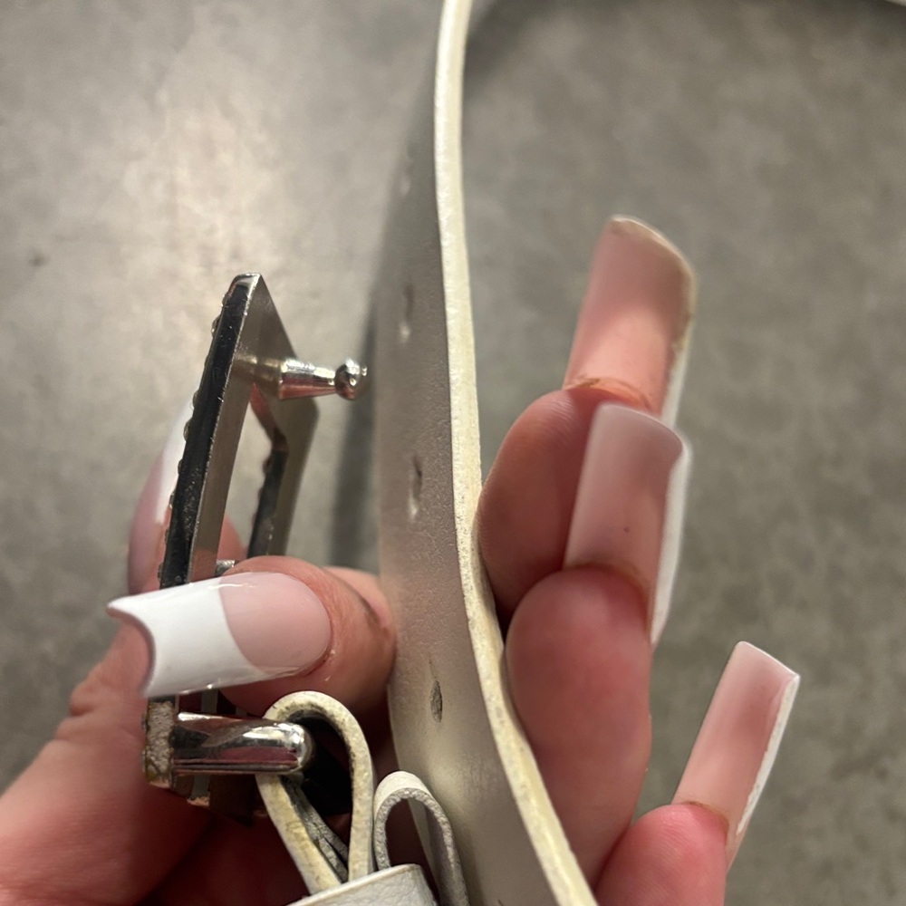 White guess belt - Picture 2 of 5